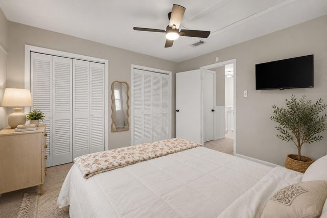 209 Palm Aire Drive, Friendswood, TX 77546
