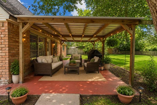 209 Palm Aire Drive, Friendswood, TX 77546