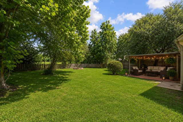 209 Palm Aire Drive, Friendswood, TX 77546