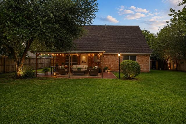 209 Palm Aire Drive, Friendswood, TX 77546