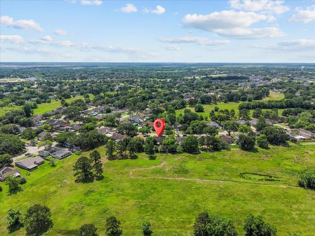 209 Palm Aire Drive, Friendswood, TX 77546