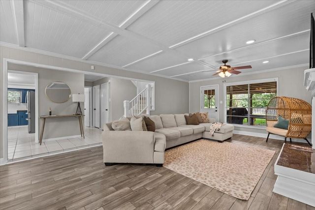 209 Palm Aire Drive, Friendswood, TX 77546