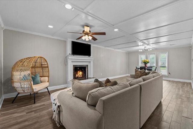 209 Palm Aire Drive, Friendswood, TX 77546