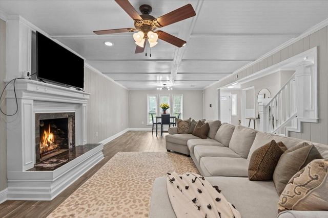 209 Palm Aire Drive, Friendswood, TX 77546