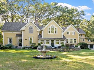 202 Paine St, Bellingham, MA 02019