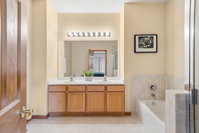 3332 ROSECROFT Lane, Naperville, IL 60564