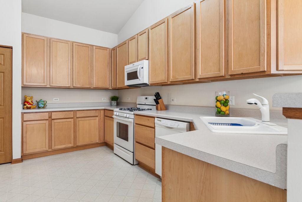 3332 ROSECROFT Lane, Naperville, IL 60564 — photo 5