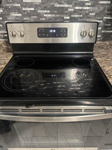 105 4TH Street 105, Lake Park, FL 33403