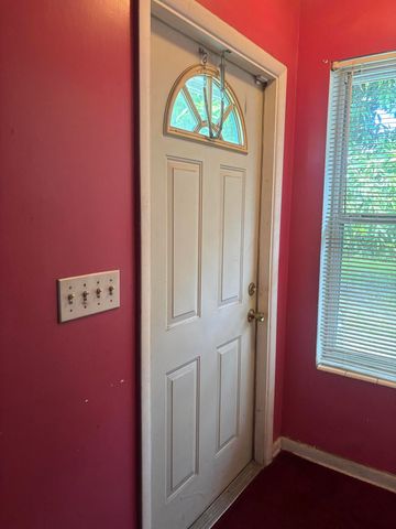 105 4TH Street 105, Lake Park, FL 33403