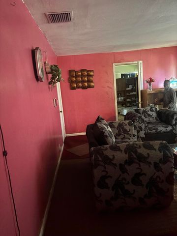 105 4TH Street 105, Lake Park, FL 33403