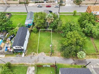 3913 Winnie Rear Street, Galveston, TX 77550
