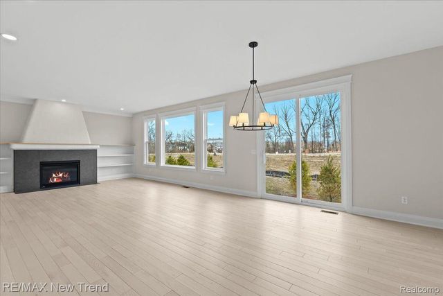 209 MOUNTAIN VIEW LANE, Milford Village, MI 48381