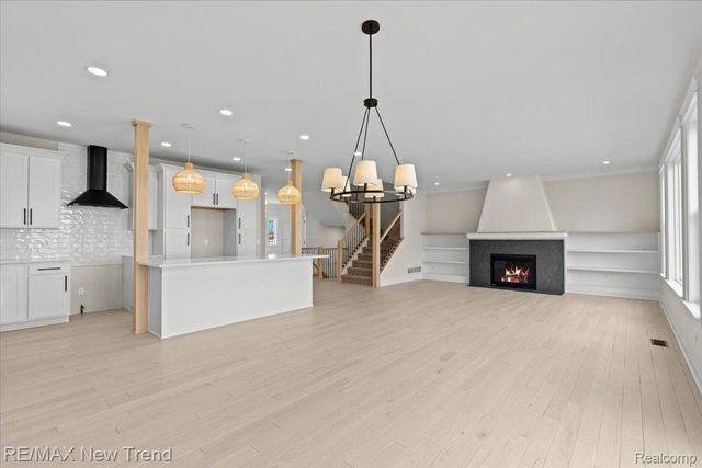 209 MOUNTAIN VIEW LANE, Milford Village, MI 48381