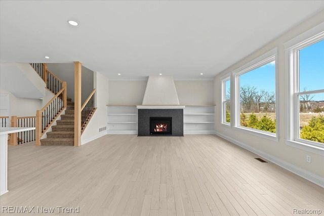 209 MOUNTAIN VIEW LANE, Milford Village, MI 48381