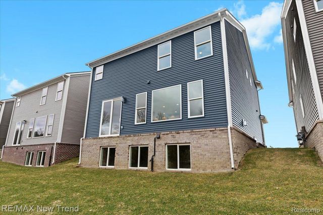 209 MOUNTAIN VIEW LANE, Milford Village, MI 48381