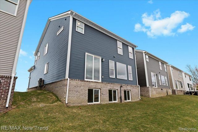 209 MOUNTAIN VIEW LANE, Milford Village, MI 48381