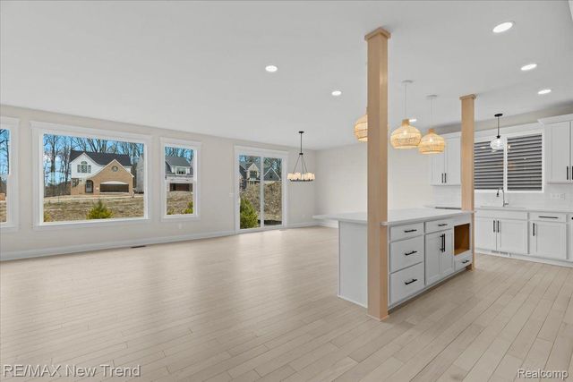 209 MOUNTAIN VIEW LANE, Milford Village, MI 48381