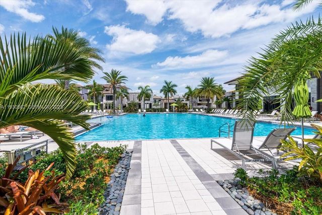 4636 NW 84th Ave 13, Doral, FL 33166