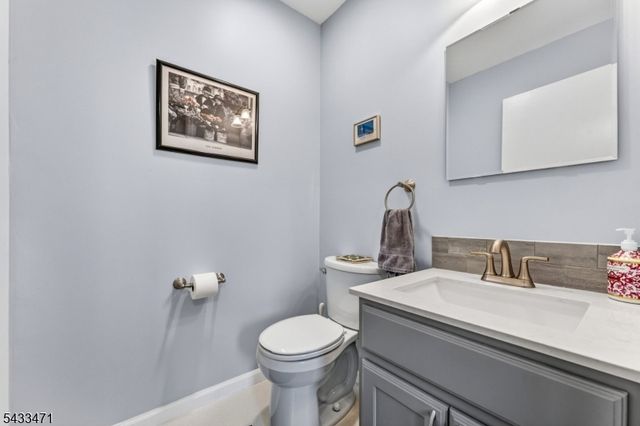 31 Samuel Dr, Raritan Twp., NJ 08822