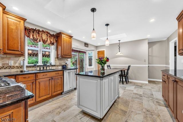 31 Samuel Dr, Raritan Twp., NJ 08822