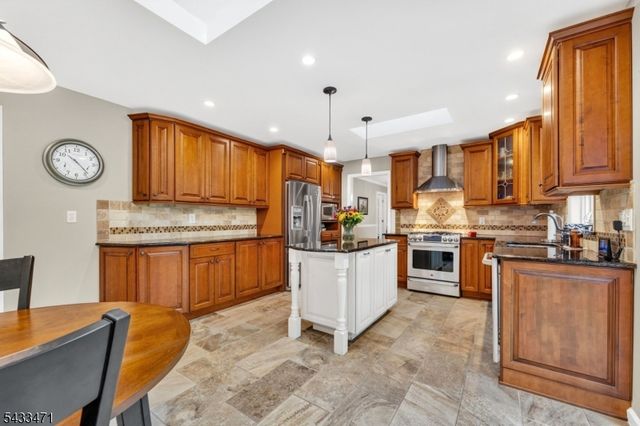 31 Samuel Dr, Raritan Twp., NJ 08822