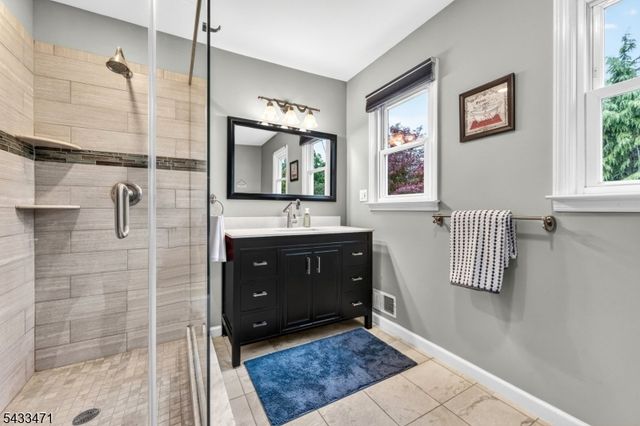 31 Samuel Dr, Raritan Twp., NJ 08822