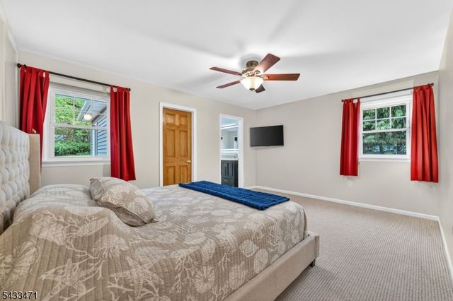 31 Samuel Dr, Raritan Twp., NJ 08822