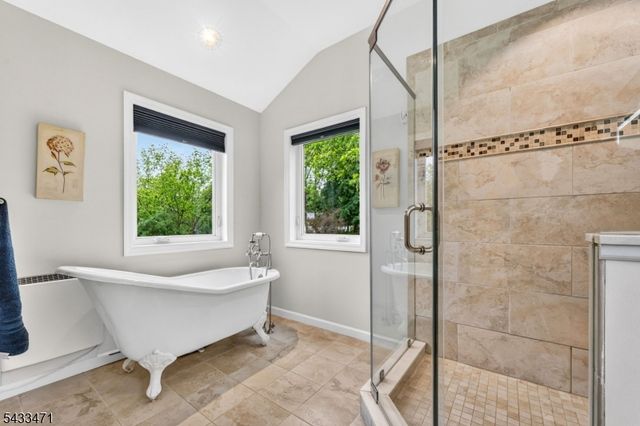 31 Samuel Dr, Raritan Twp., NJ 08822