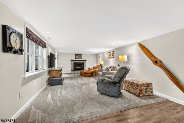 31 Samuel Dr, Raritan Twp., NJ 08822