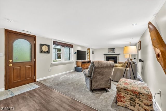 31 Samuel Dr, Raritan Twp., NJ 08822