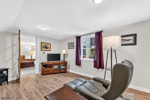 31 Samuel Dr, Raritan Twp., NJ 08822