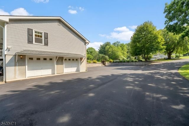 31 Samuel Dr, Raritan Twp., NJ 08822