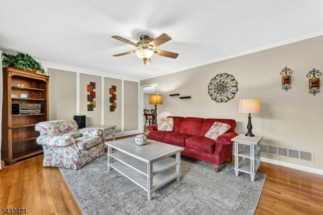 31 Samuel Dr, Raritan Twp., NJ 08822