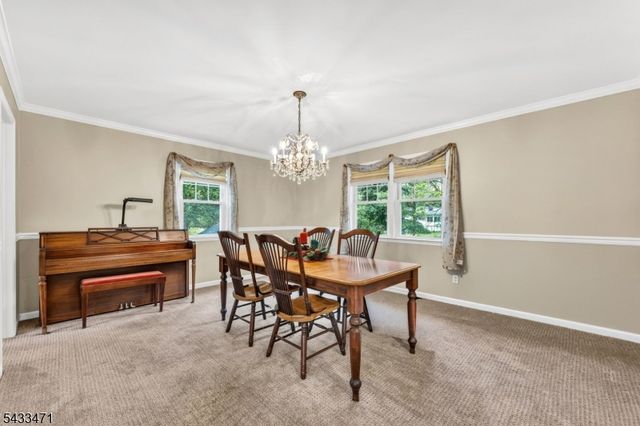 31 Samuel Dr, Raritan Twp., NJ 08822