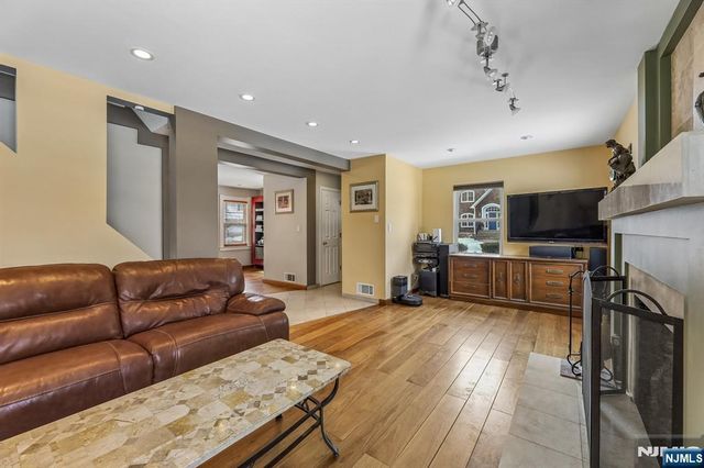 61 Julia Street, Closter, NJ 07624