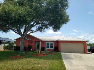 786 SW LAKEHURST Drive, Port St. Lucie, Port St Lucie, FL 34983