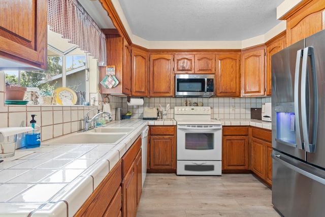 5813 Rich Hill Dr, Orangevale, CA 95662