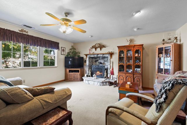 5813 Rich Hill Dr, Orangevale, CA 95662