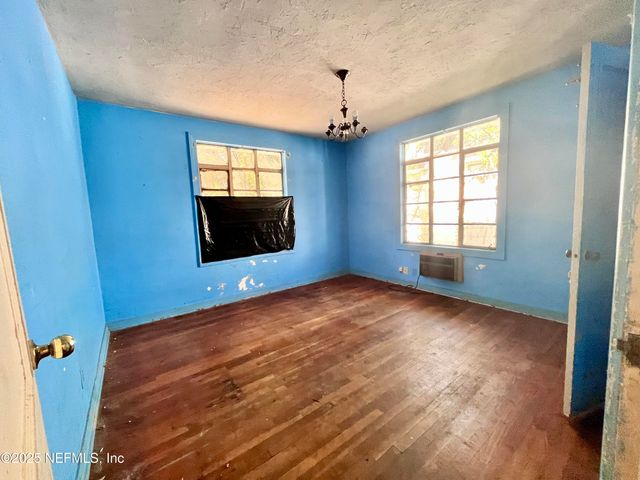 8020 OAKWOOD Street, Jacksonville, FL 32208