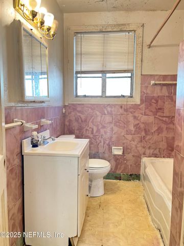 8020 OAKWOOD Street, Jacksonville, FL 32208