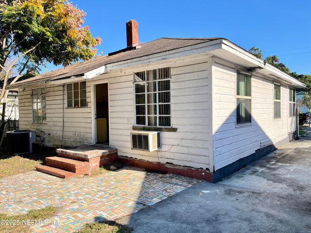 8020 OAKWOOD Street, Jacksonville, FL 32208