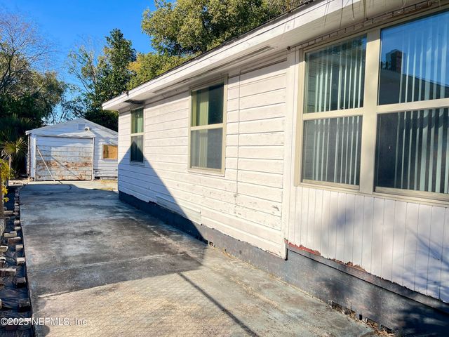 8020 OAKWOOD Street, Jacksonville, FL 32208