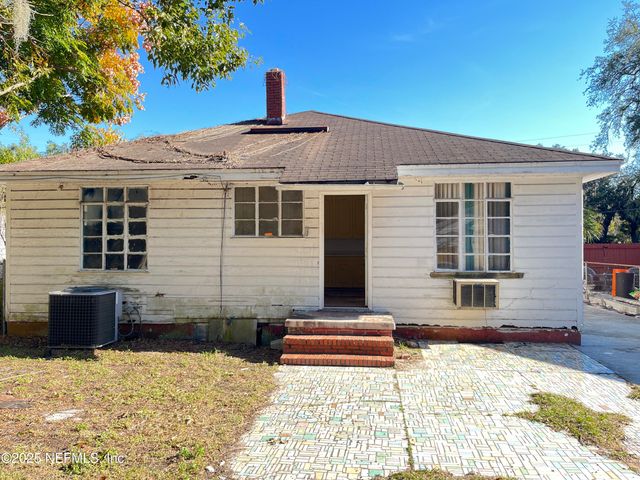 8020 OAKWOOD Street, Jacksonville, FL 32208