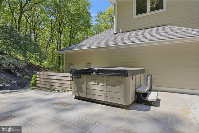 4757 UPPER MOUNTAIN RD, New Hope, PA 18938