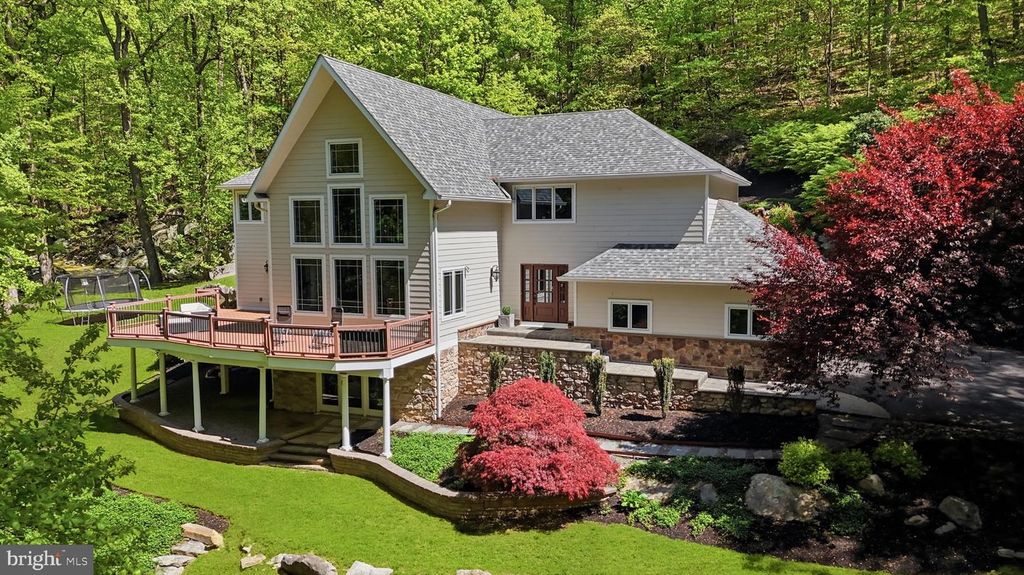 4757 UPPER MOUNTAIN RD, New Hope, PA 18938