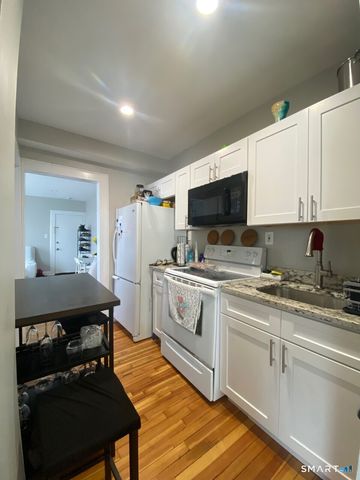 221 Park Road 2W, West Hartford, CT 06119