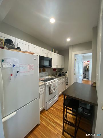 221 Park Road 2W, West Hartford, CT 06119