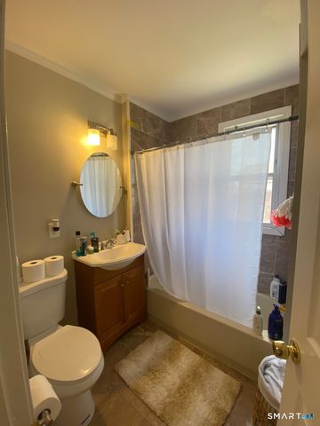 221 Park Road 2W, West Hartford, CT 06119