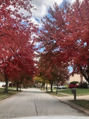 2090 Sand Run Knolls Drive, Akron, OH 44313