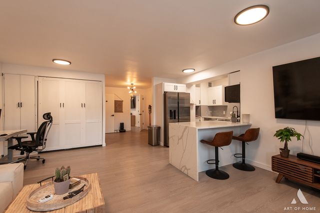 2909 N Sheridan Road 407, Chicago, IL 60657